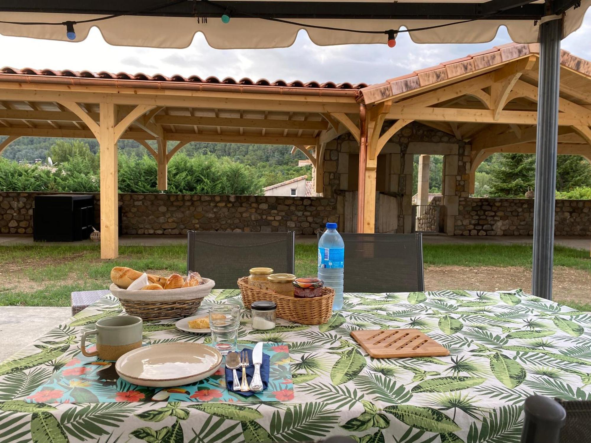 Domaine Les Buis Bed & Breakfast Saint-Fortunat-sur-Eyrieux Екстериор снимка